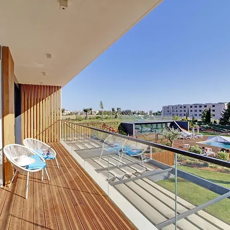 White & Nature Apartment *